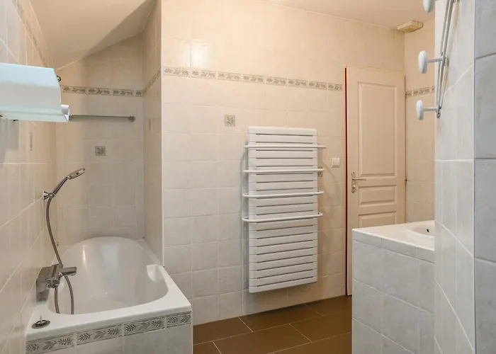 Du Grand Port 度假居 艾克斯莱班